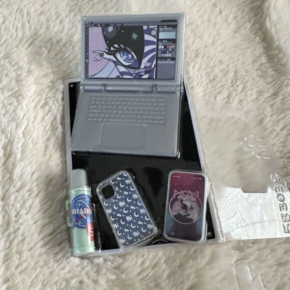 Rainbow High Shadow Zooey Electra Doll Outfit Accessories Cell Phone Case Laptop - Picture 1 of 5